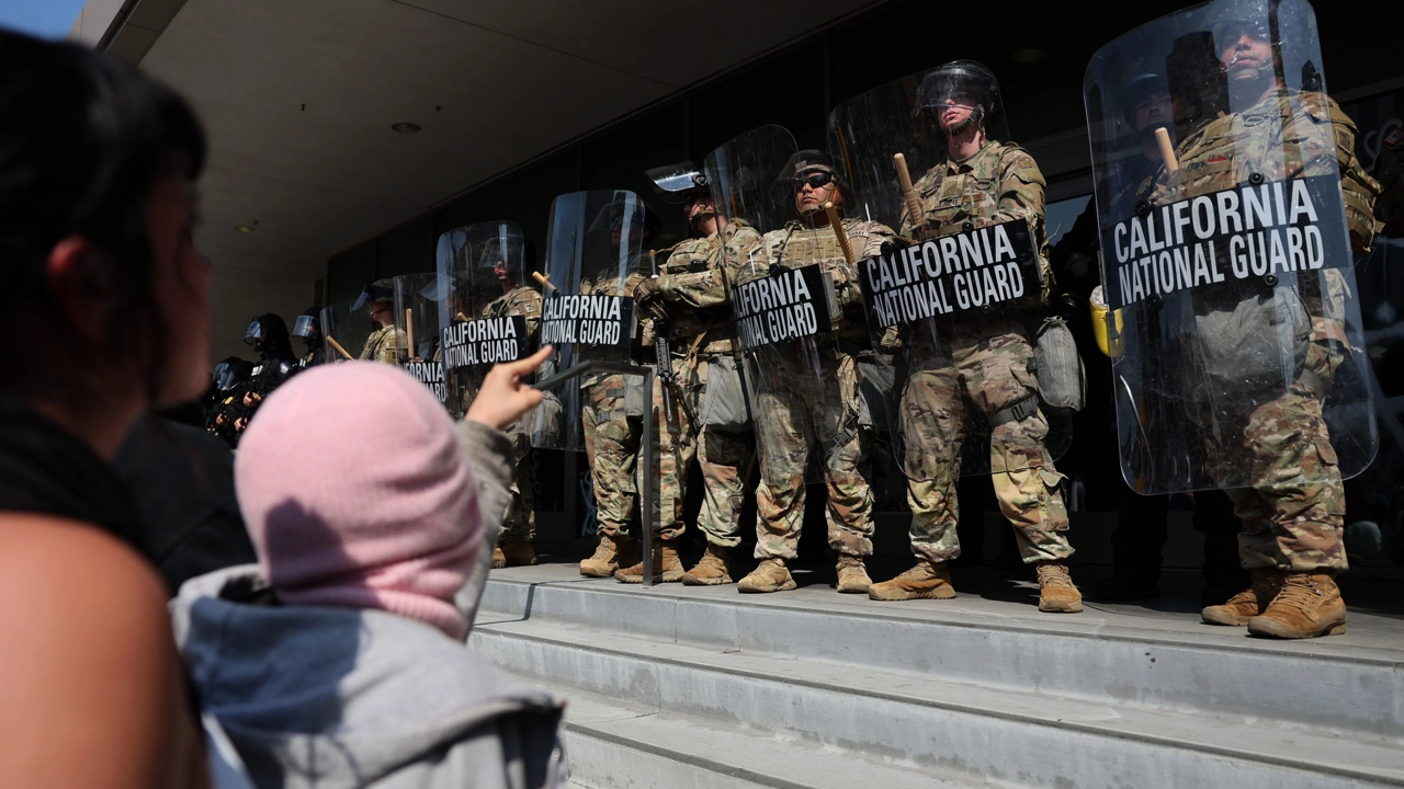 California Solicita al Juez Bloquear el Despliegue Rápido de Tropas de Trump en Los Ángeles: Impacto en Tecnología y AI