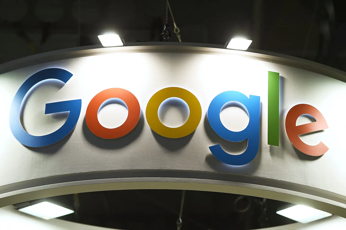 Google Rechaza la Verificación de Edad en Tiendas de Aplicaciones: Conflicto con Meta por la Privacidad y Regulación